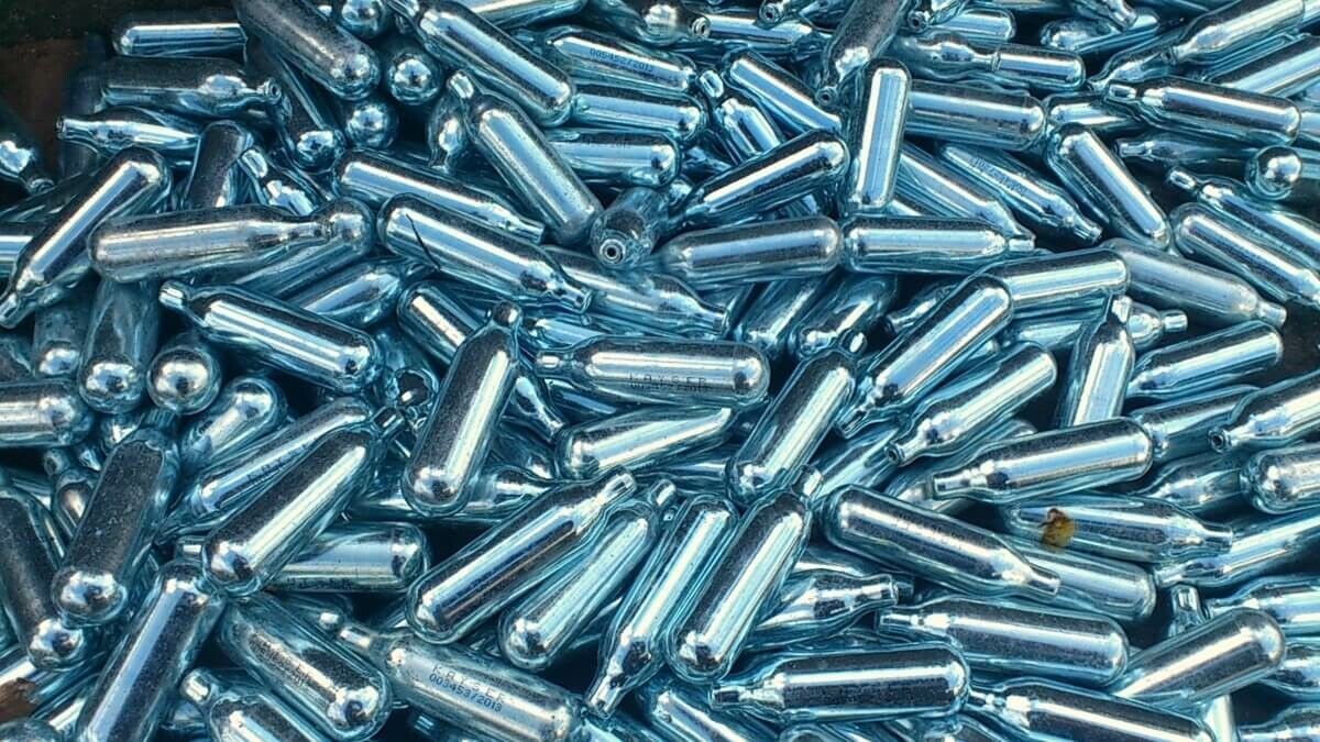 Das Gas fällt weder unter das Suchtmittelgesetz noch unter das Neue-Psychoaktive-Substanzen-Gesetz.⇒UMAREX