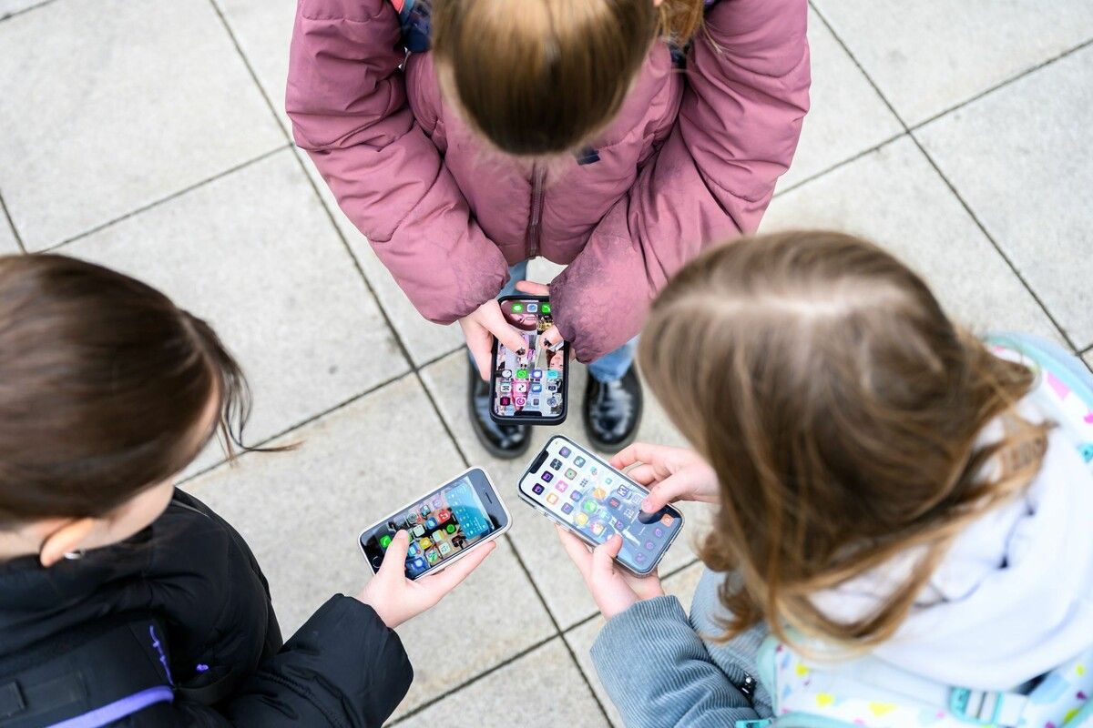 Das geplante Verbot von Sozialen Medien bis zu einer gewissen Altersgrenze stößt auf Expertenkritik. ⇒APA/SLOVENCIK