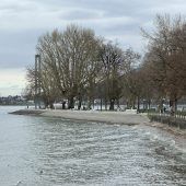 Bier am Molo – aber der Weg zur Toilette wird ein weiter sein