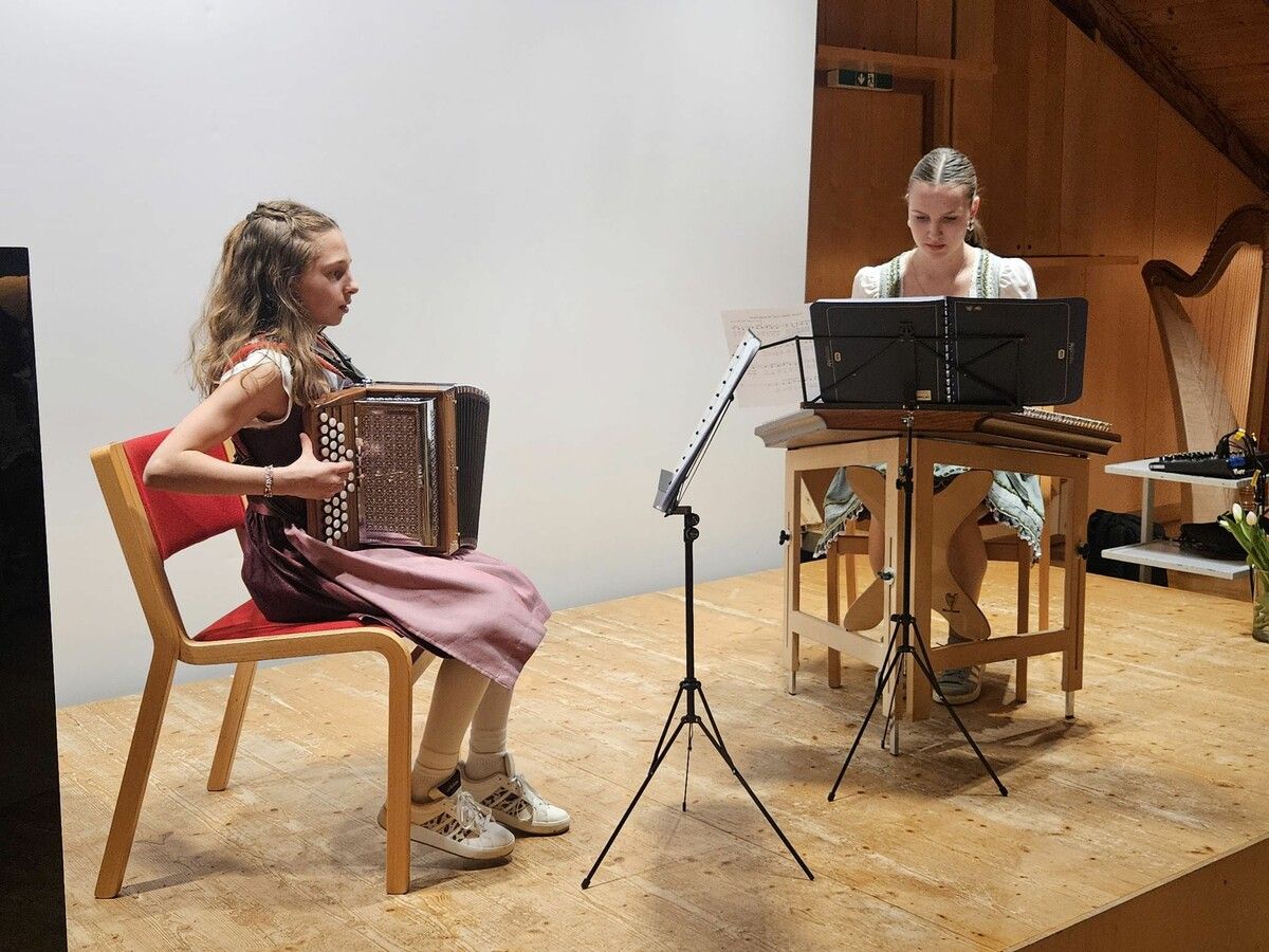 Das Schrannen-Duo spielte eine Volksweise aus dem Bregenzerwald.