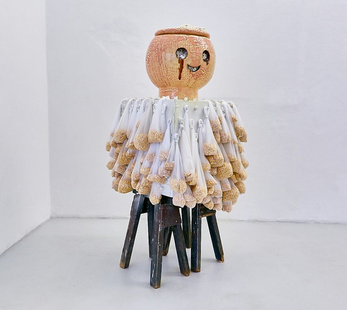 Das Spielzeugsymbol als Visualisierung gesellschaftlicher Zustände.⇒Mari Iwamoto