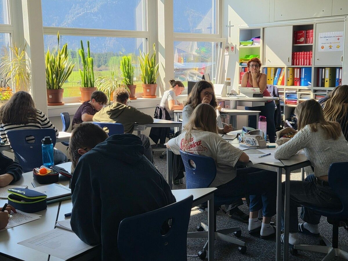 Demokratie-Schreibwerkstatt in der Musikmittelschule Thüringen. ⇒EVELYN BRANDT