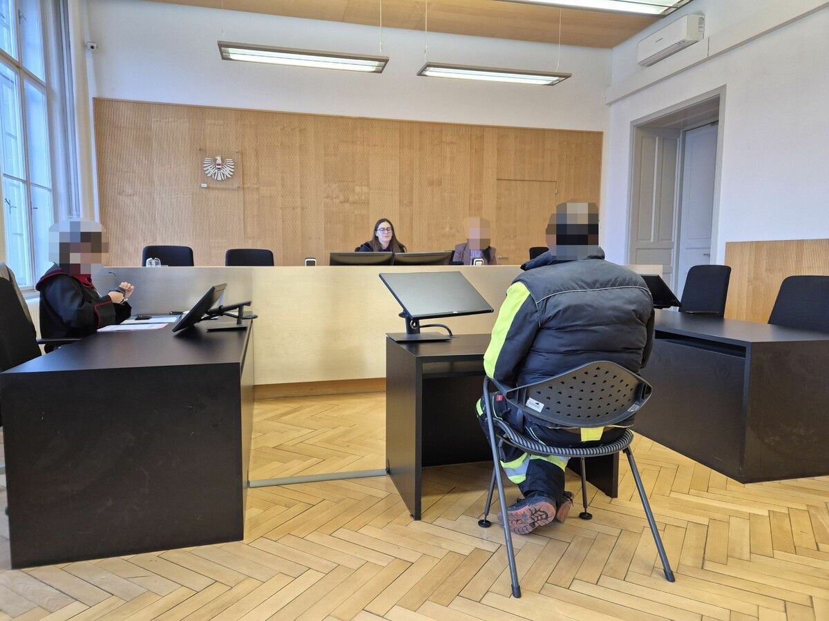 Der Angeklagte bei der Verhandlung am Landesgericht Feldkirch.⇒Eckert