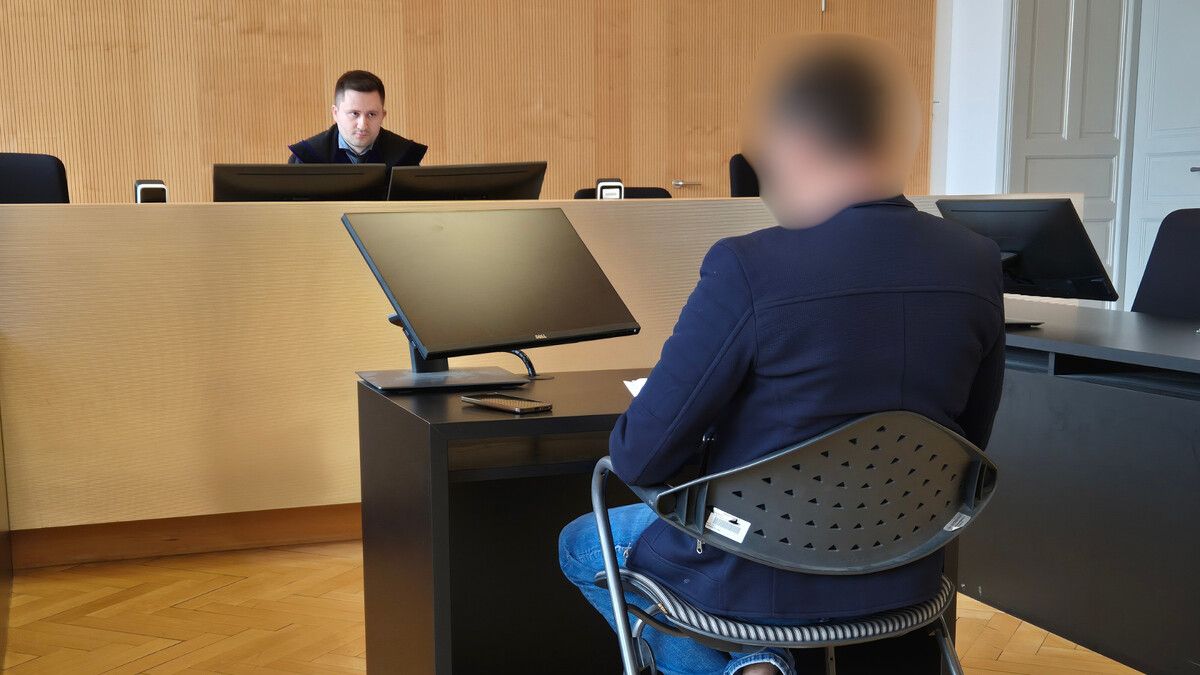 Der Angeklagte bestreitet die Vorwürfe, doch diesmal gibt es zumindest Beweise. ⇒EC