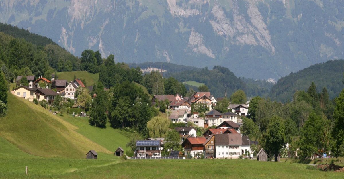 Der Bericht enthält außerdem konkrete Vorschläge für kurzfristig umsetzbare Maßnahmen in den Parzellen.⇒Gemeinde