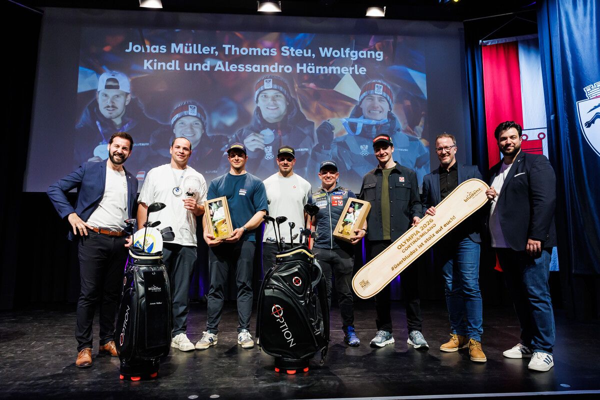 Der Bludenzer Bürgermeister Simon Tschann (l.) mit Jonas und Yannick Müller, Thomas Steu, Wolfi Kindl und Alessandro Hämmerle (v. l.).⇒VLK/Stadt Bludenz