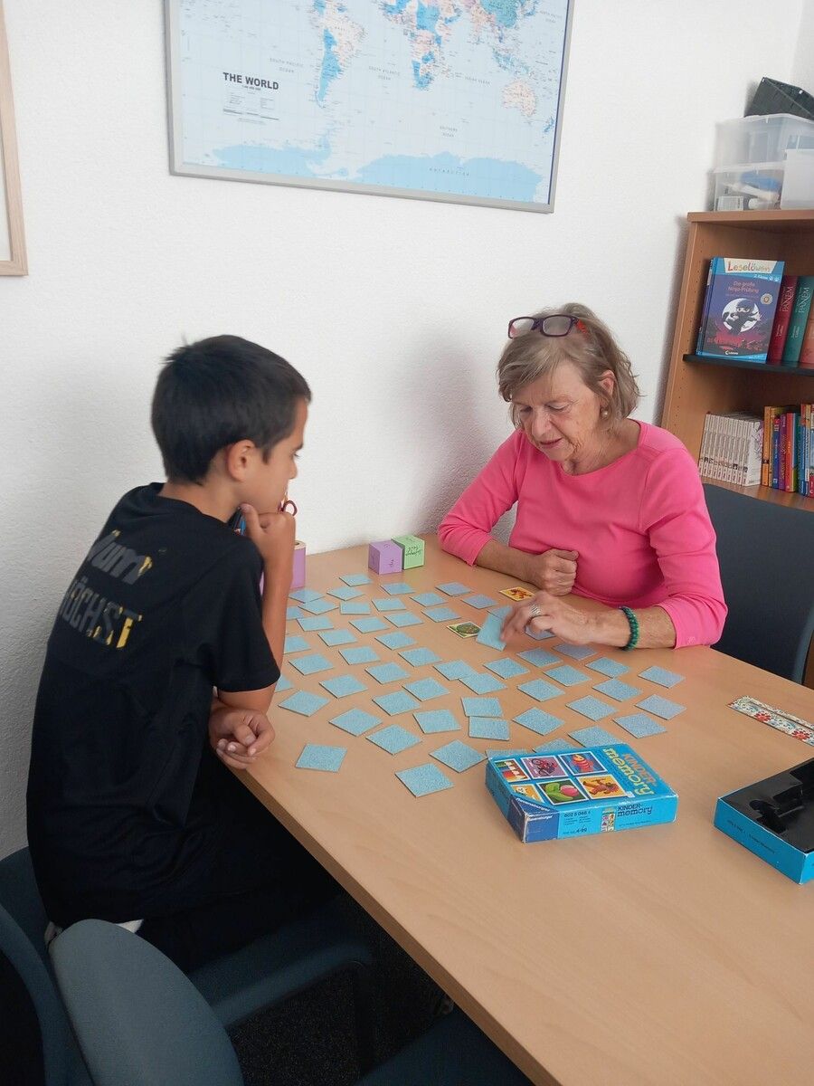Der Caritas sind Lernhelfer für die Lerncafés stets willkommen.⇒ Caritas