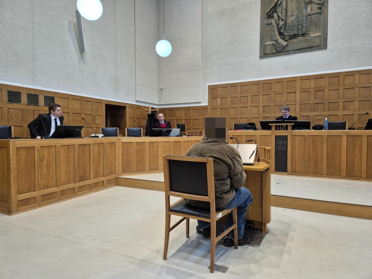 Der heute 15-Jährige wurde unter Vorbehalt einer Strafe schuldig gesprochen.⇒EC