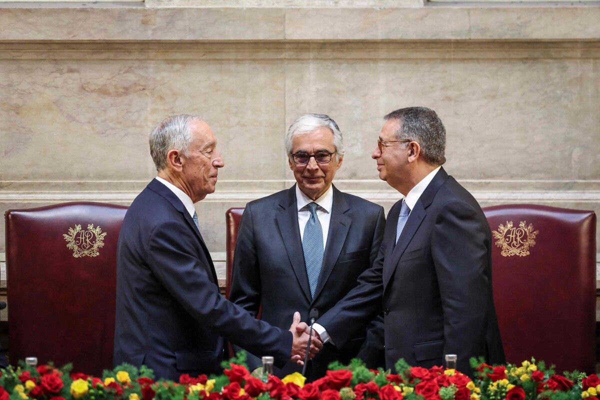 Der neue Präsident von Portugal, Antonio Seguro (r.), Parlamentschef Branco und Portugals Ex-Präsident Marcelo Rebelo de Sousa.