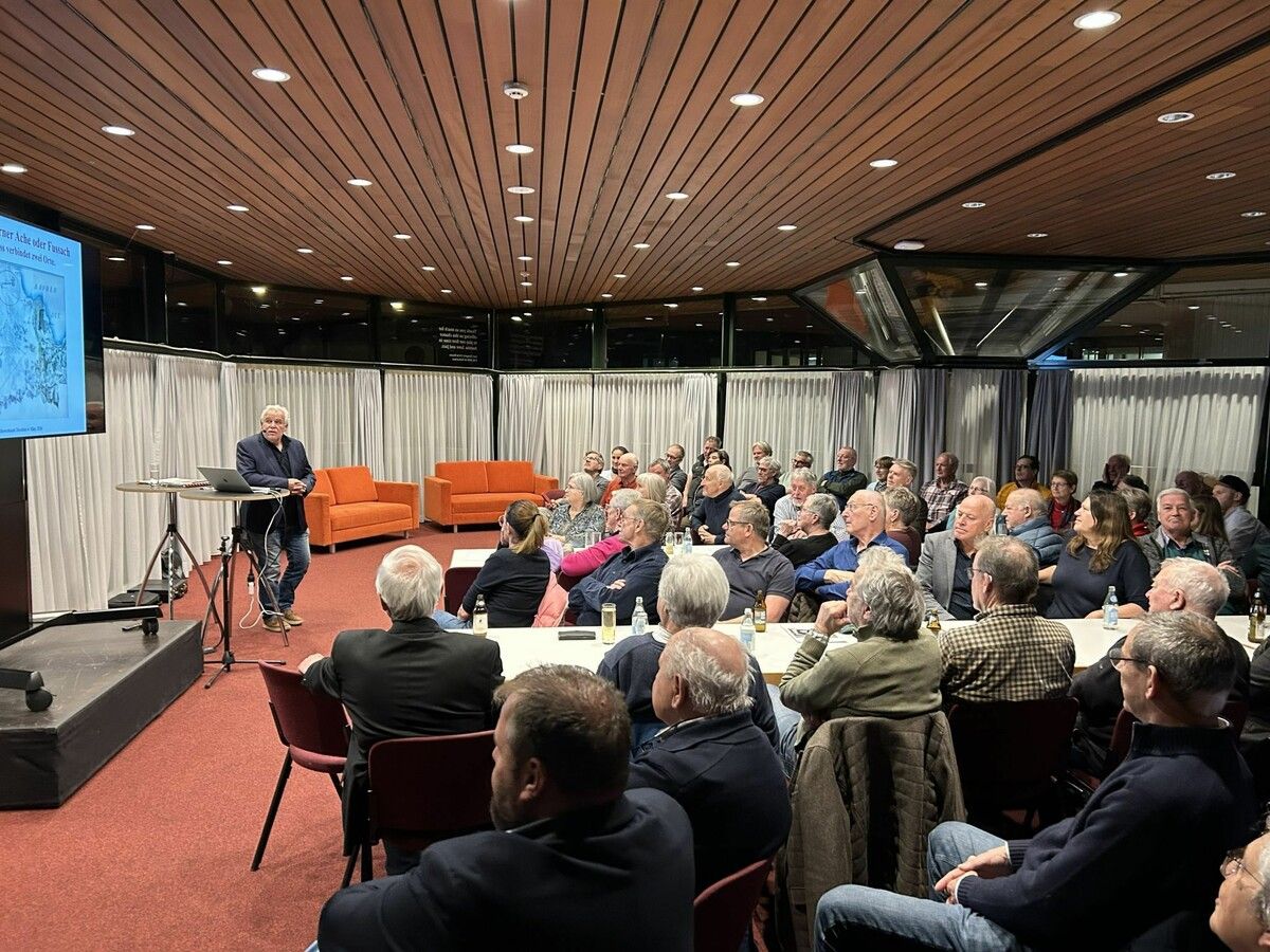 Der spannende Vortrag lockte zahlreiche Interessierte – der Bira-Saal im Kulturhaus war bis auf den letzten Platz besetzt. ⇒Thurnher (2)