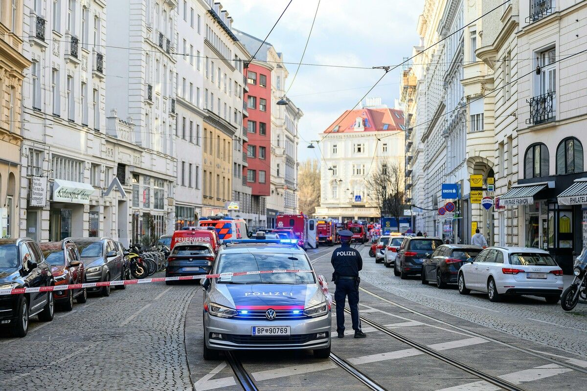 Der Unfallort wurde großräumig von der Polizei abgeriegelt.⇒apa
