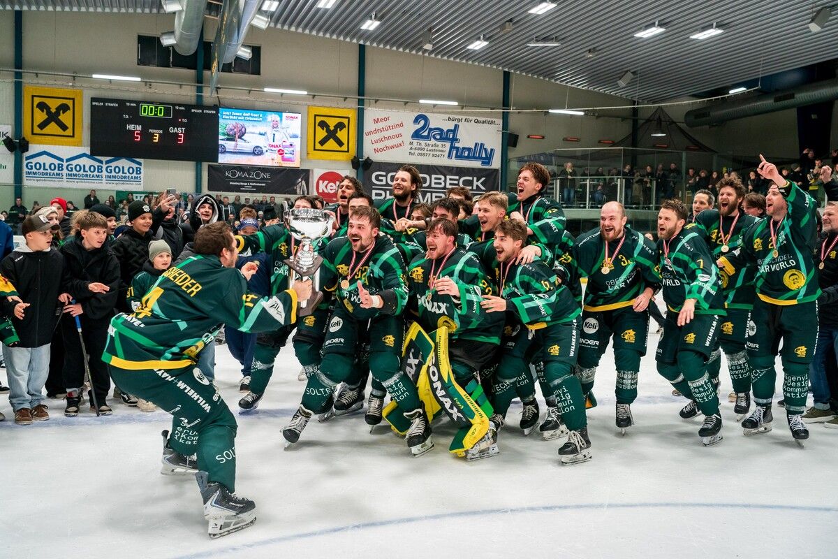 Der verdiente Lohn für eine fast makellose Saison: In 27 Saisonspielen gab es für ÖEL-Meister EHC Lustenau lediglich zwei Niederlagen.⇒VN/STiplovsek