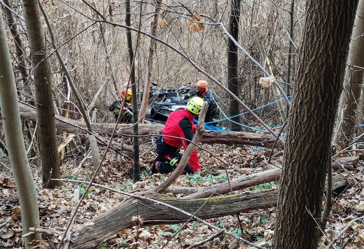 Der Verunglückte war mit seinem Quad in steiles Gelände abgestürzt.⇒Feuerwehr Tosters (2)