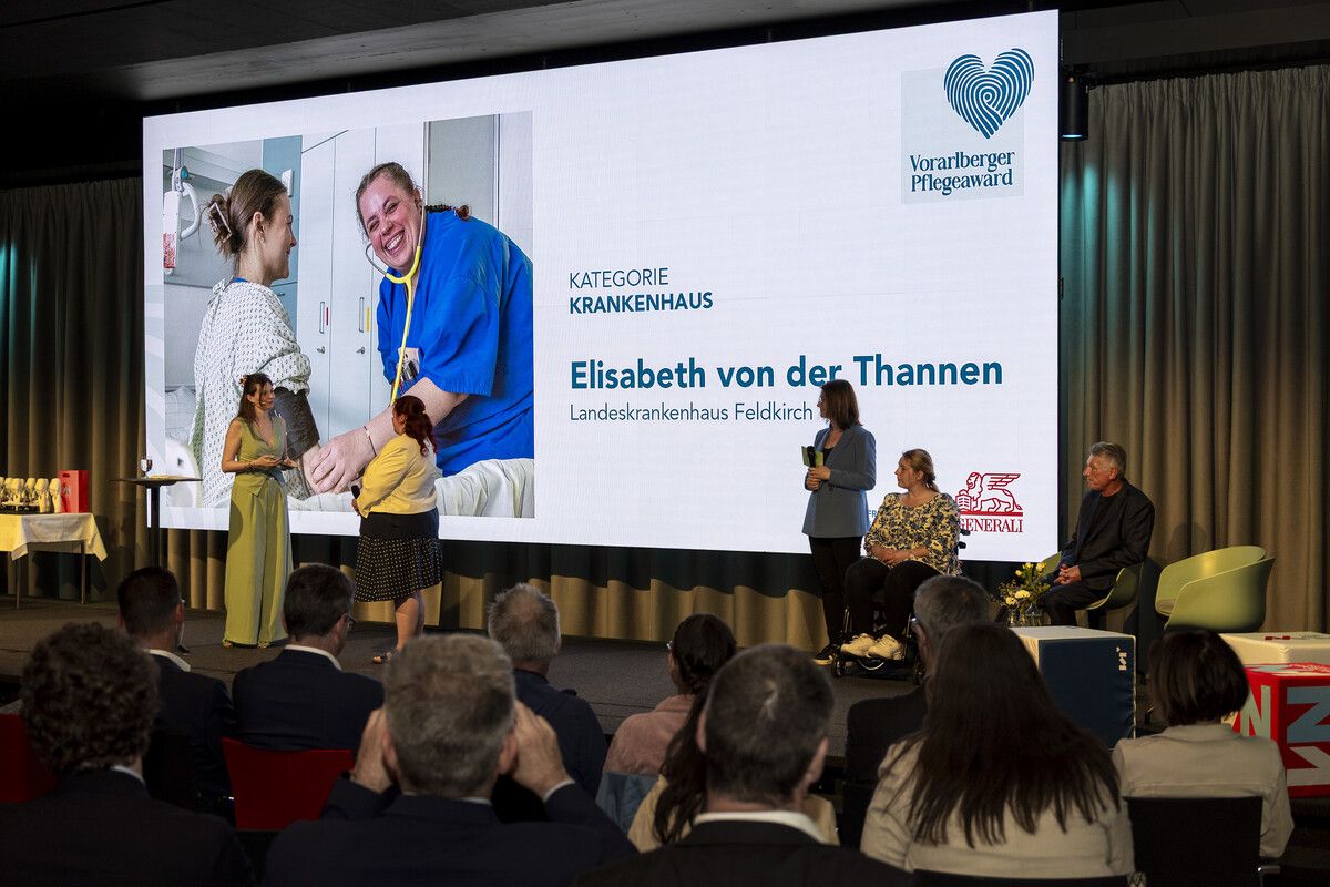Der Vorarlberger Pflegeaward zeichnet einmal im Jahr Pflegekräfte in Vorarlberg aus, die von der Bevölkerung nominiert und von einer Jury ausgewählt werden.⇒VN/Paulitsch