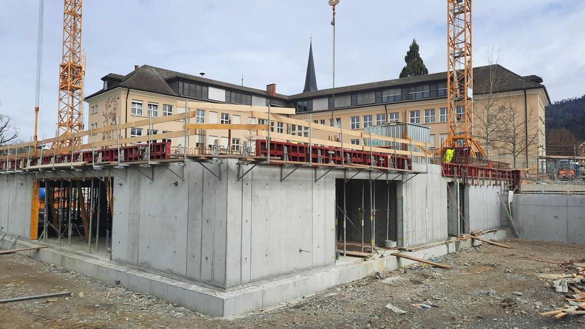 Derzeit wächst in Hörbranz der Erweiterungsbau der Volksschule in die Höhe.⇒MST