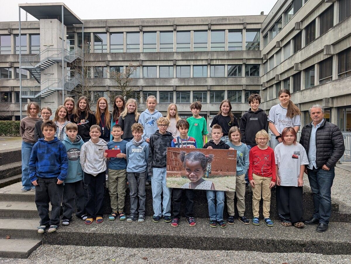 Die 1d sammelt 2231,41 Euro für Bildungsprojekte in Südäthiopien. ⇒Gymnasium Schillerstraße