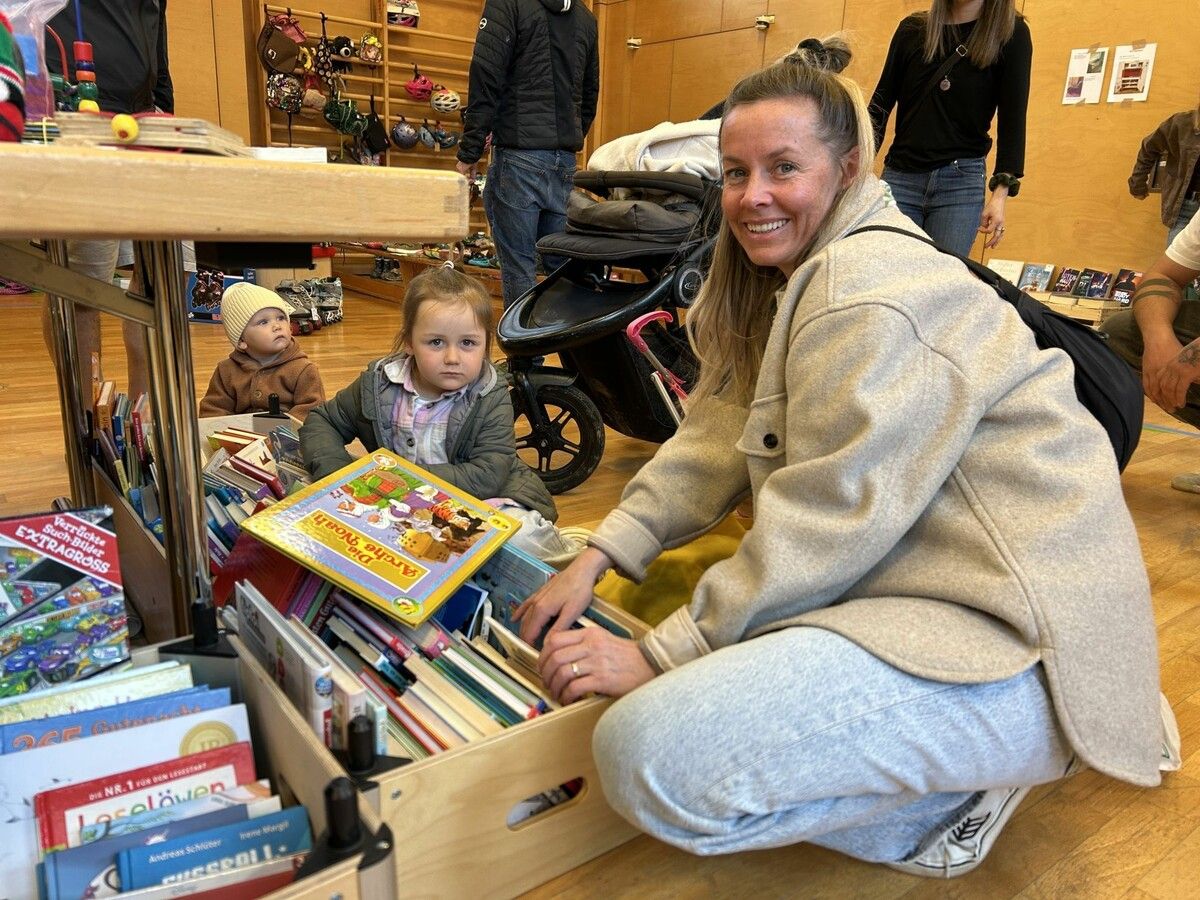 Die 5-jährige Rosalie und Mama Judith hatten viel Freude beim Stöbern. ⇒STL