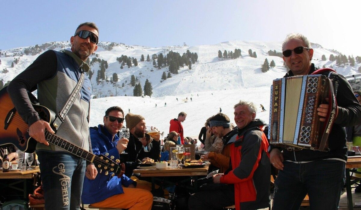 Die Alpengrageeler sind am Salober Stammgäste geworden. ⇒Peter Strauss