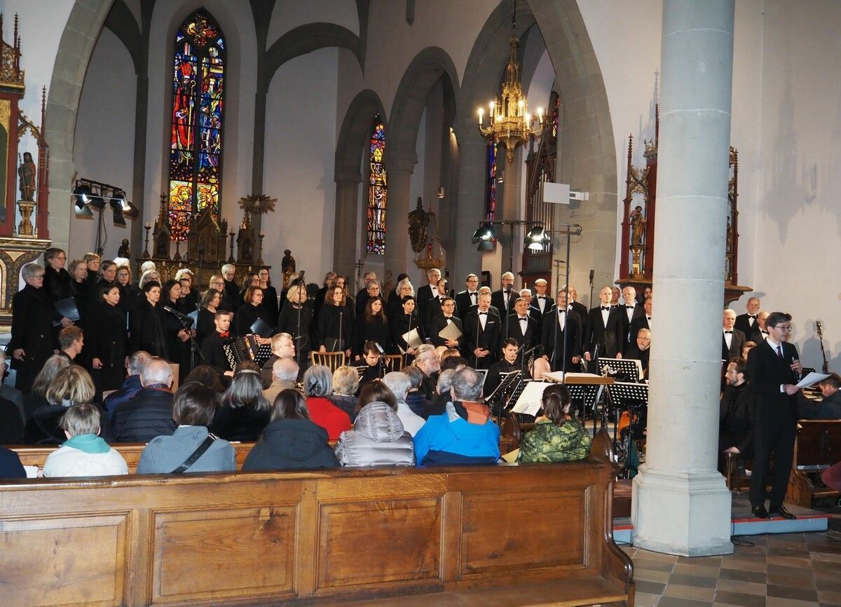 Die Darbietung und das Werk lösten beim Publikum große Begeisterung aus und wurden mit Standing Ovations belohnt.⇒Conny Bickel (2)