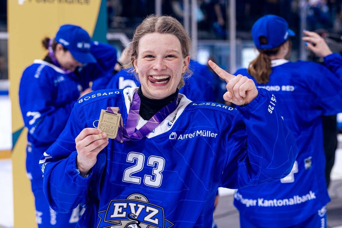 Die Freude über das gewonnene Double ist Leonie Kutzer ins Gesicht geschrieben.⇒Hengglin