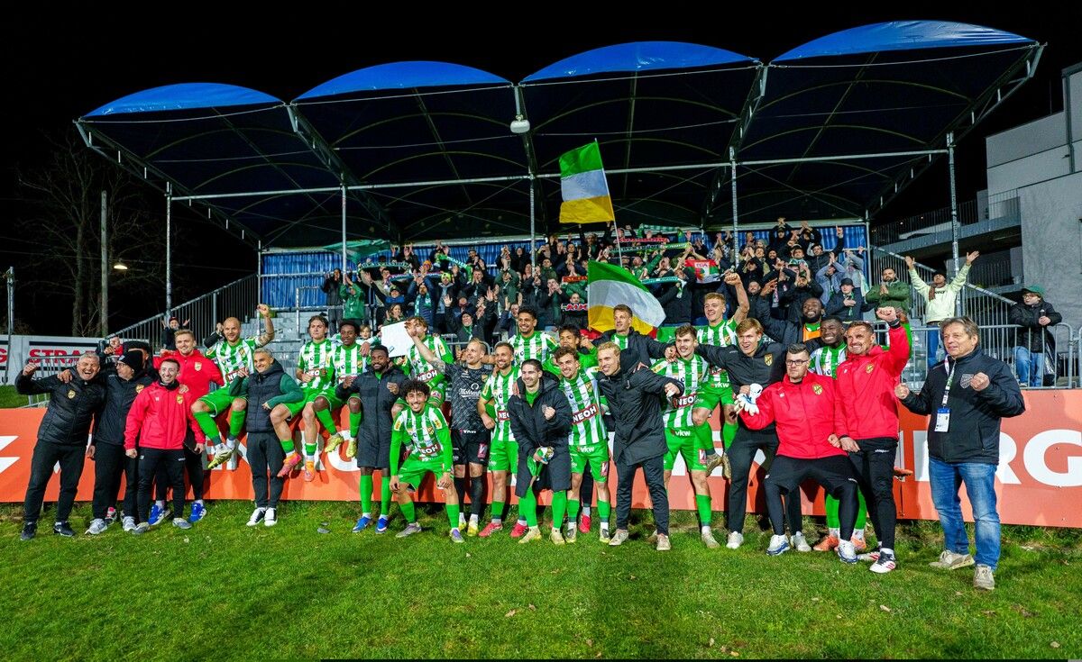 Die grün-weißen Fans feierten ihre siegreiche Mannschaft, die noch vor der Länderspielpause die Spitzenposition in der Admiral 2. Liga erklomm.⇒gepa/2