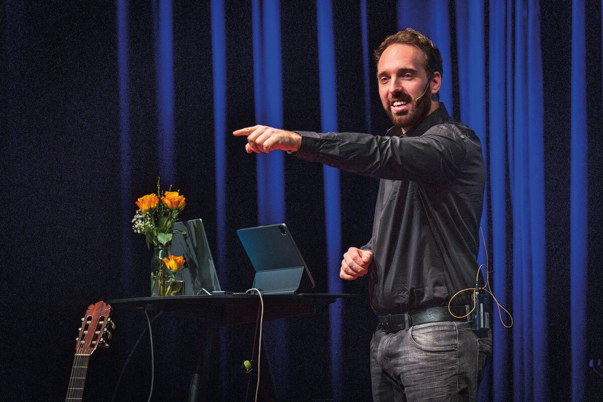 Die KI-Show „ahead x by VOL.AT“ gastiert mit Live-Programm in Bludenz, Feldkirch, Götzis und Hard.⇒Weissengruber Fotografie