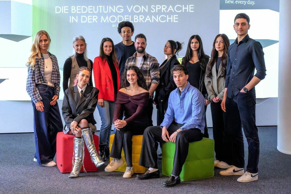 Die „Model Me-“Finalisten erhielten bei Russmedia in Schwarzach wertvolle Tipps.  ⇒VN/Schöller