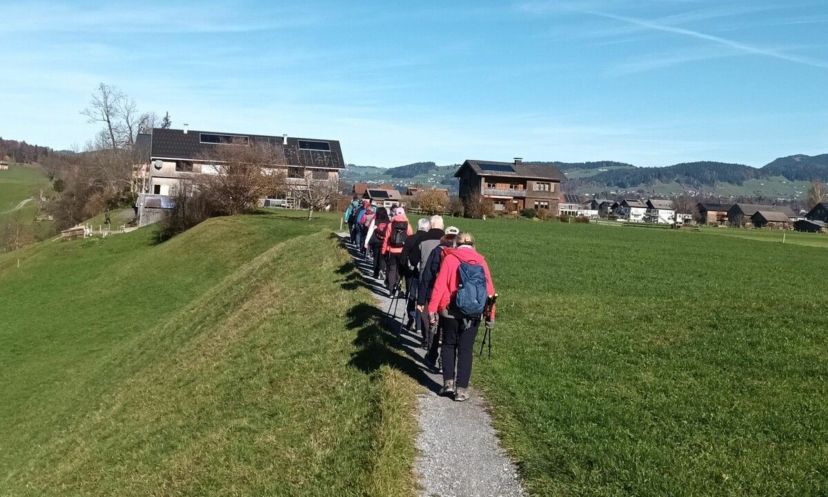 Die PfarrCaritas bietet leichte Wanderungen für Senioren an.⇒le.na