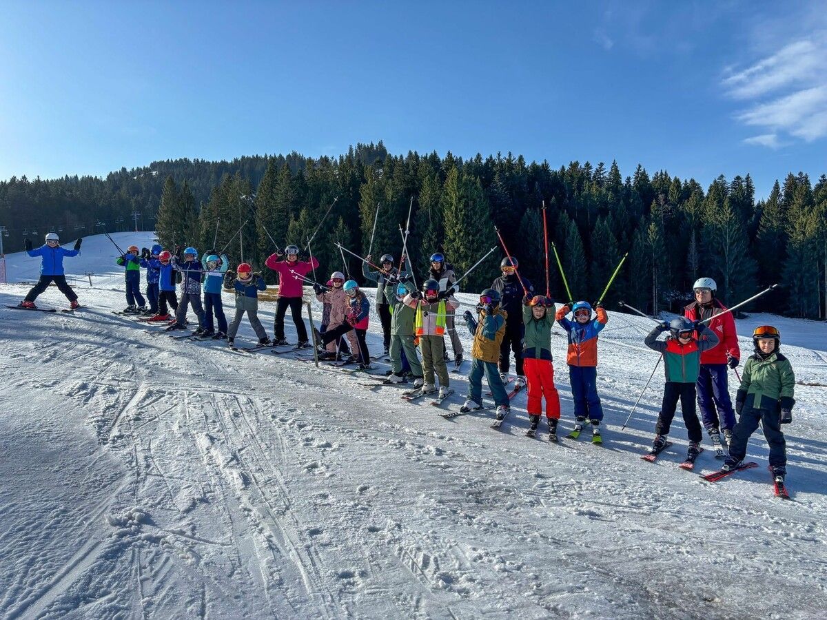 Die Schülerinnen und Schüler der Volksschule Wallenmahd freuten sich über einen gelungenen Skitag am Bödele.