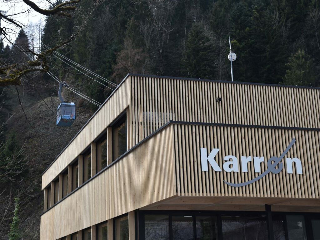 Die Seilbahn wird währed der Revision auf Herz und Nieren überprüft. ⇒DS AG