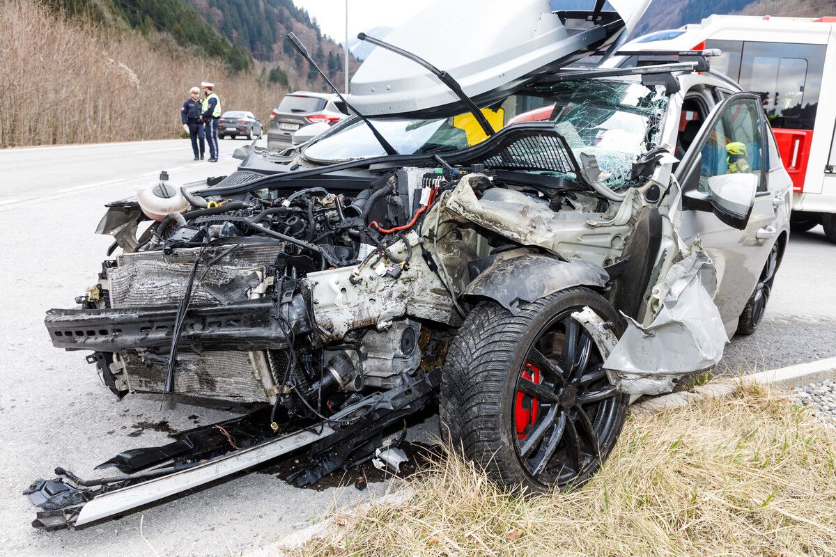 Die Silvrettastraße musste nach der Kollision komplett gesperrt werden.⇒hofmeister