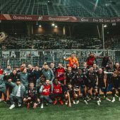 Noch keine große Sause, aber die Fans sangen, und die Spieler tanzten