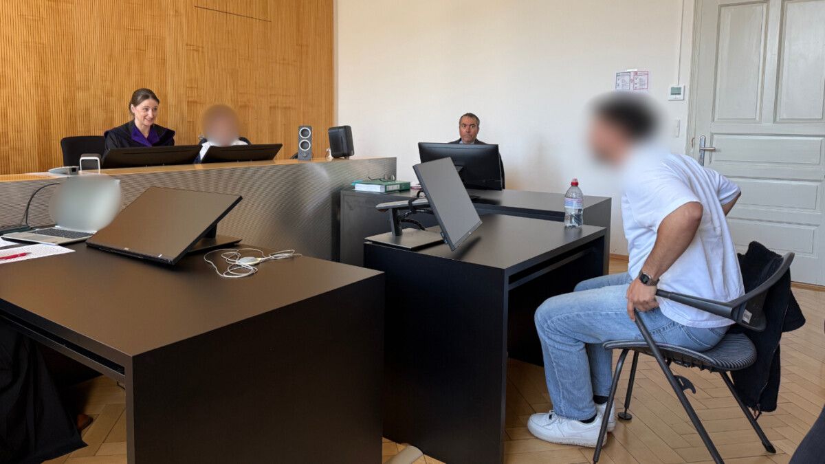 Ein Mann, Jahrgang 1998, steht wegen Drogenhandels vor Gericht. ⇒SKÖ