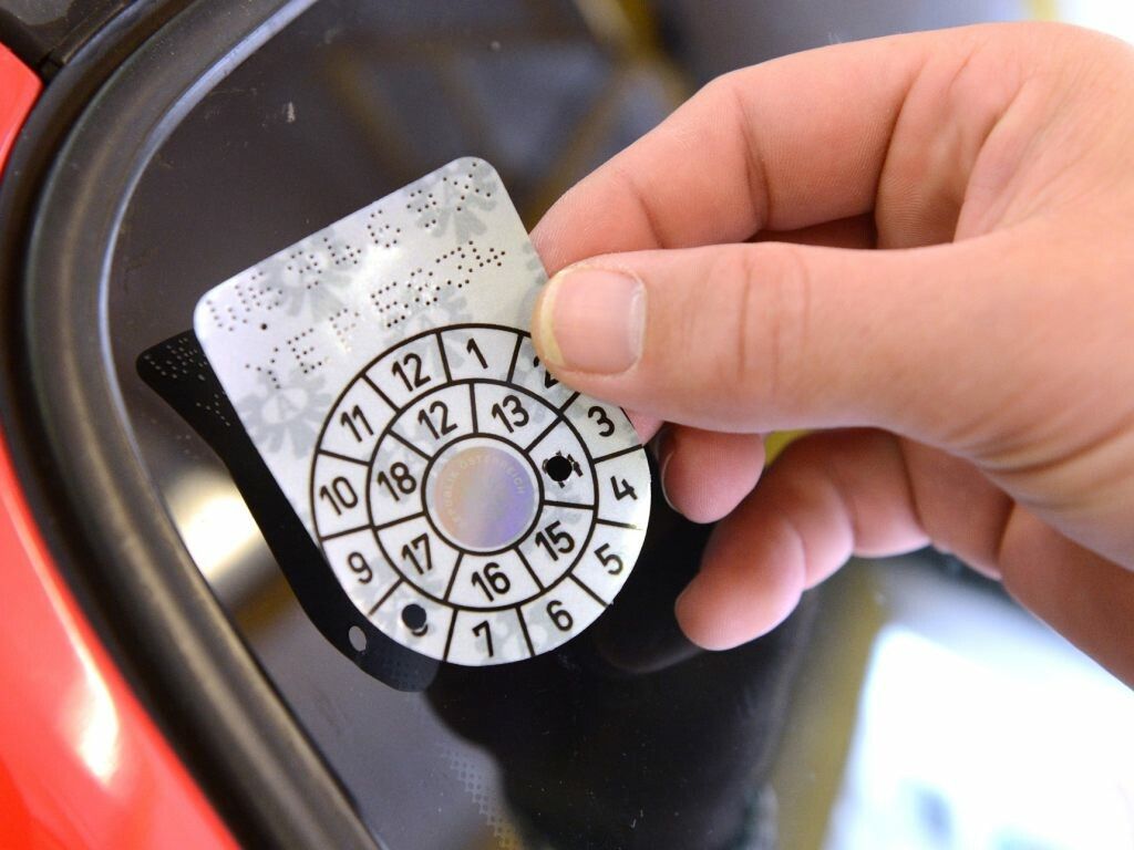 Ein Mietauto ohne gültiges Pickerl brachte einen mutmaßlichen Betrug ans Licht. ⇒APA