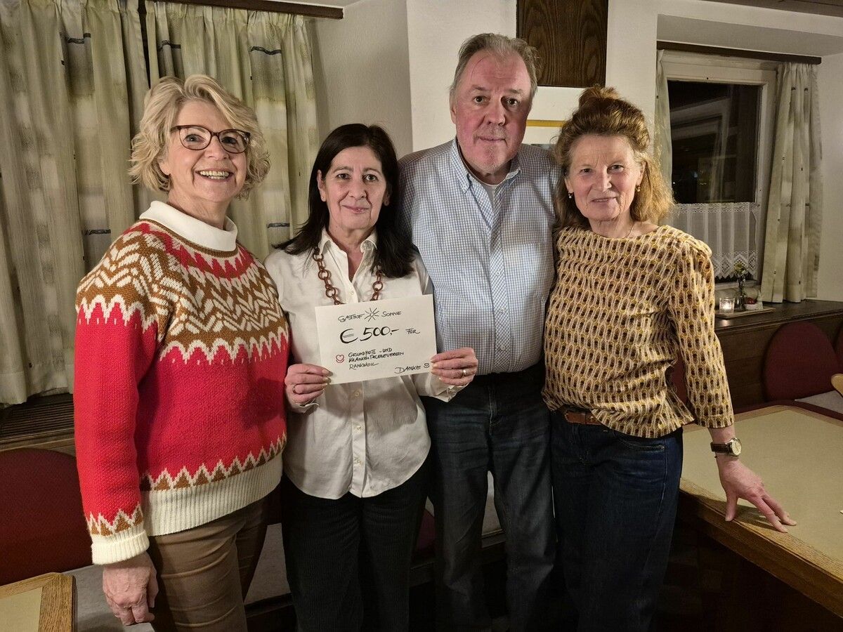 Elfi Allgäuer, Andrea Gantner, Matthias Gantner und Annette Stemmer bei der Spendenübergabe an den Krankenpflegeverein Rankweil.⇒vn/tk
