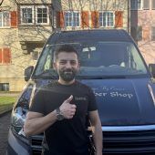 Friseur startet mobilen Barbershop im VW-Bus