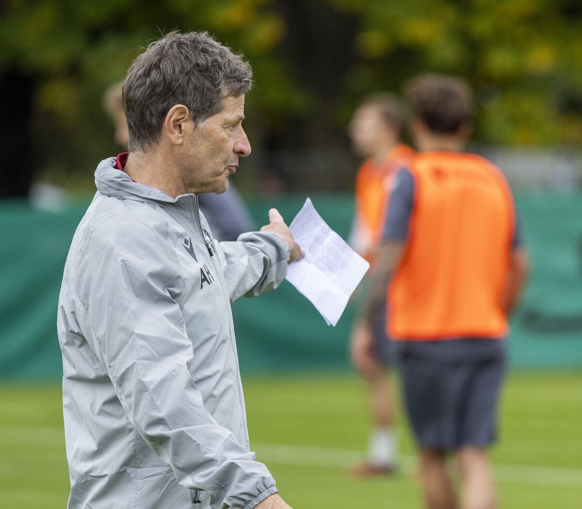 Er muss es sportlich mit der Mannschaft richten: SWB-Trainer Andreas Heraf.⇒Paulitsch