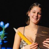 Eine Rankweilerin erobert die Poetry-Slam-Bühnen