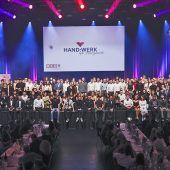 780 junge Fachkräfte