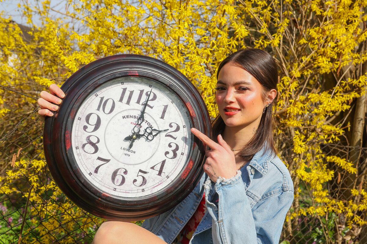 Die Uhr stellt sich auf Sommer ein