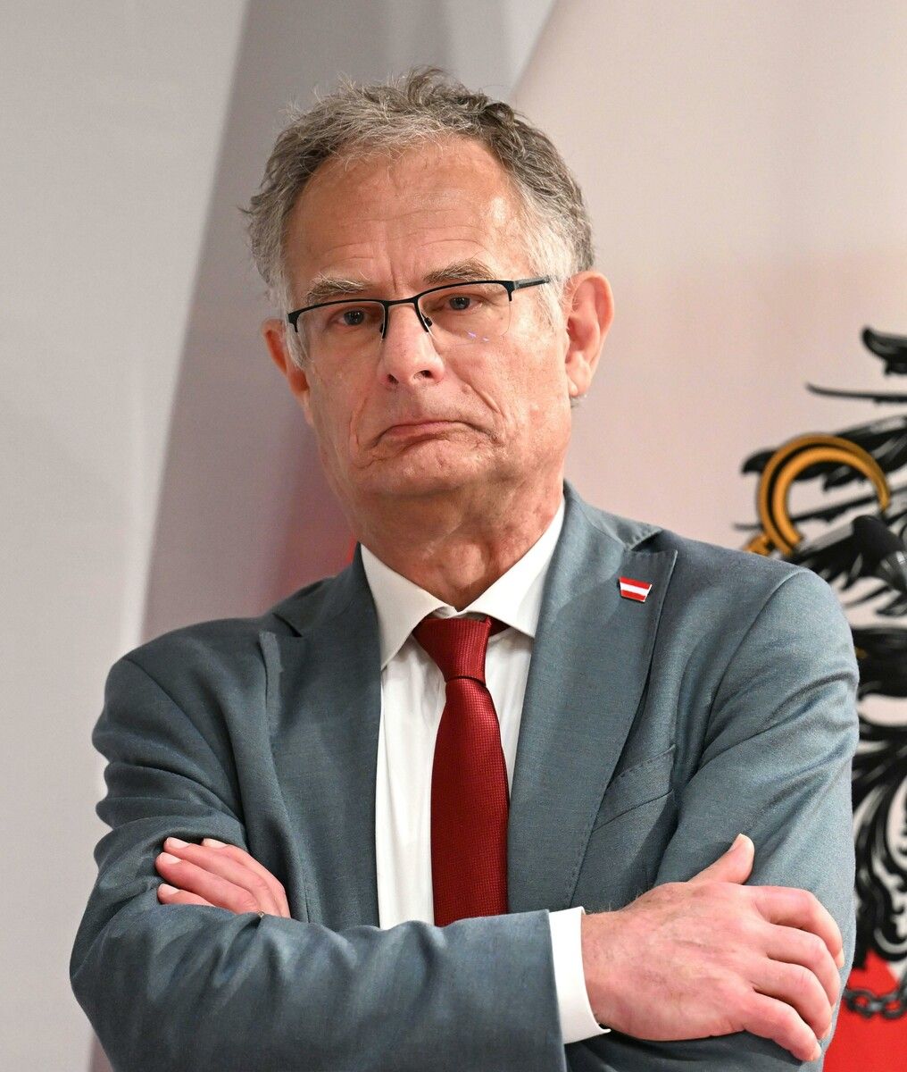 Finanzminister Marterbauer kündigt weitere Einsparungen an.⇒APA