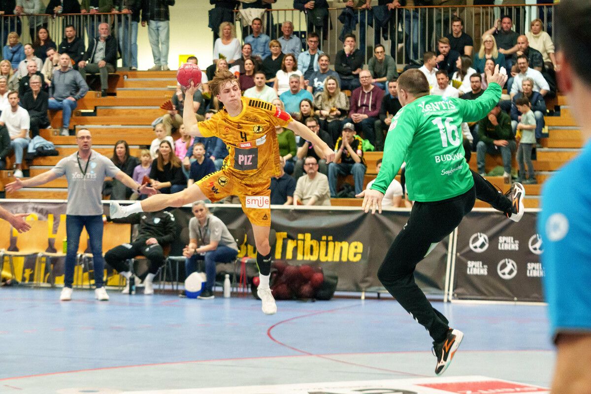 Flügelflitzer Florian Steurer-Wieser erzielte drei Treffer, darunter 1,30 Minuten vor dem Abpfiff das erlösende 27:25, beim 28:25-Arbeitssieg von Bregenz Handball gegen Bärnbach/Köflach.⇒VN/STiplovsek