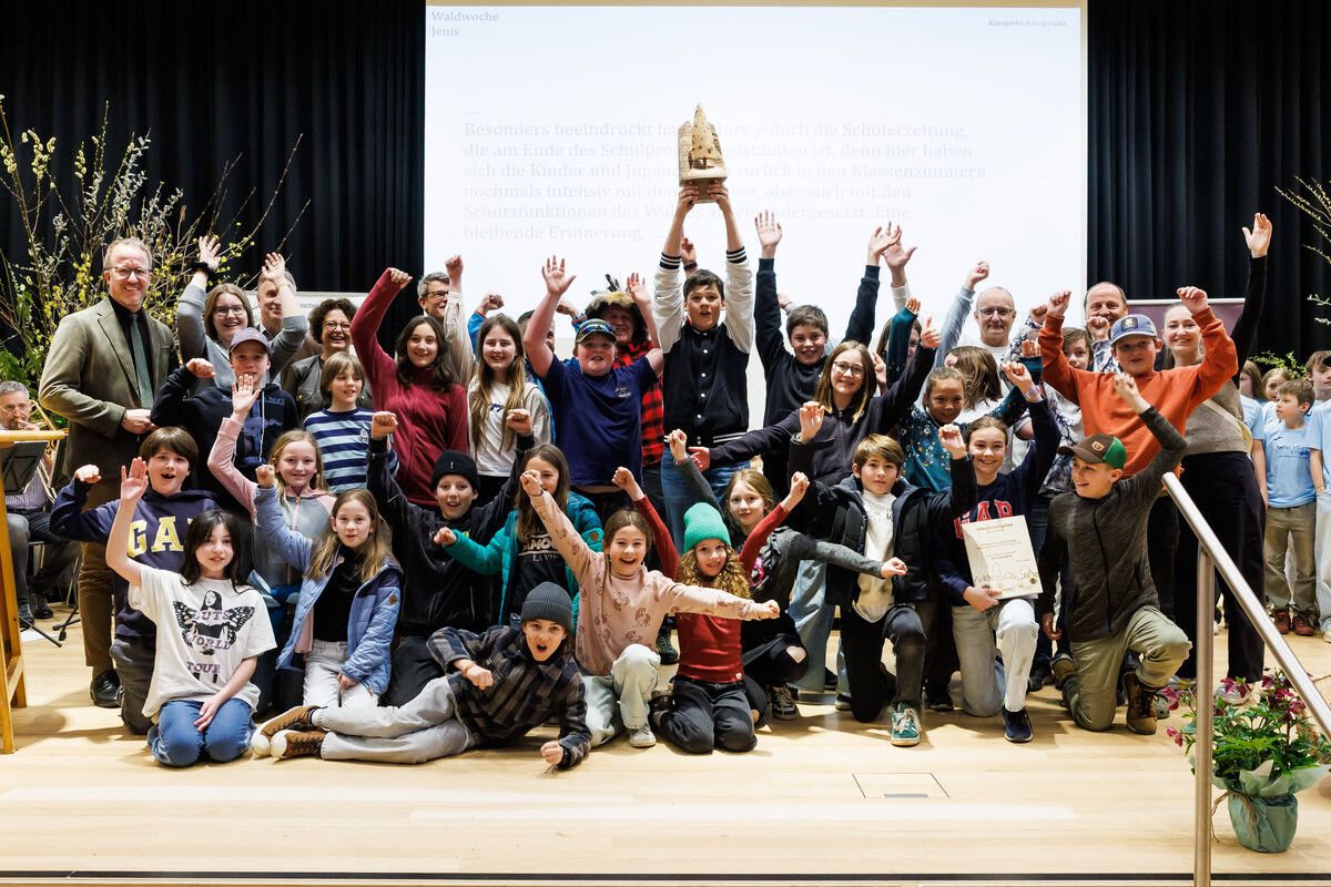 Forstwirtschaftslandesrat Christian Gantner gratulierte und dankte bei der Preisverleihung in Mellau allen, die in den preisgekrönten und nominierten Projekten mitwirkten.⇒VLK