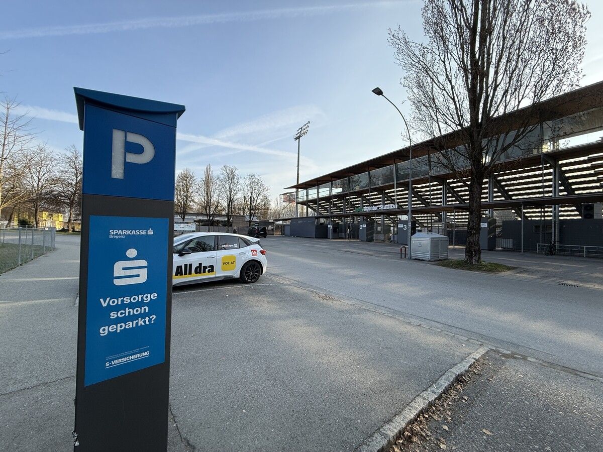 Für ein Match im ImmoAgentur-Stadion müssen die Besucher von SW Bregenz neben Eintrittskarten auch Parkkarten kaufen.⇒Bitriol