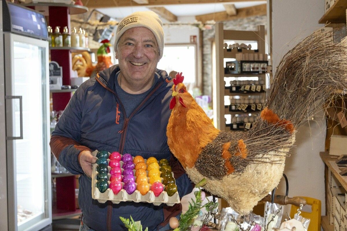 Geflügel-Landwirt Daniel Bell ist für die hohe Nachfrage der Kunden nach Eiern gut gerüstet.⇒VN/Paulitsch