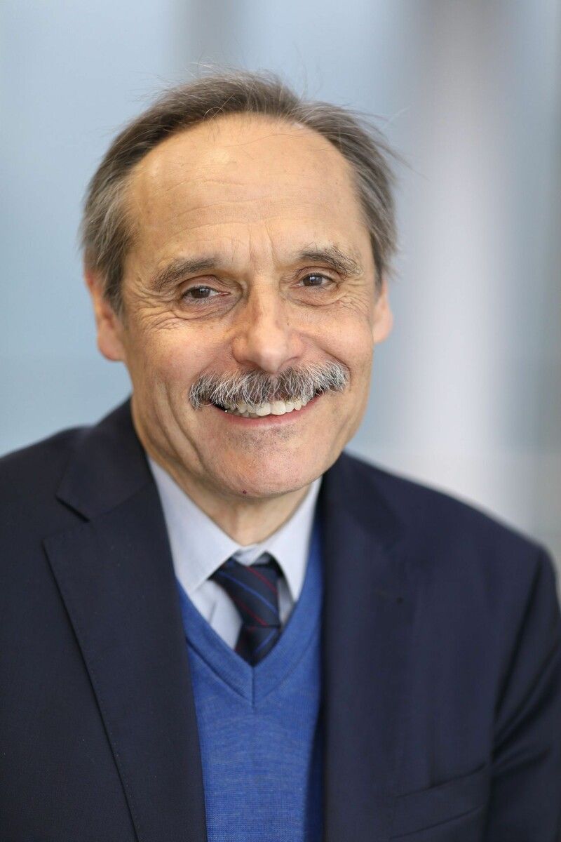 Georg Cremer kritisiet die Politik der Gießkanne. ⇒Roman Herzog Institut München