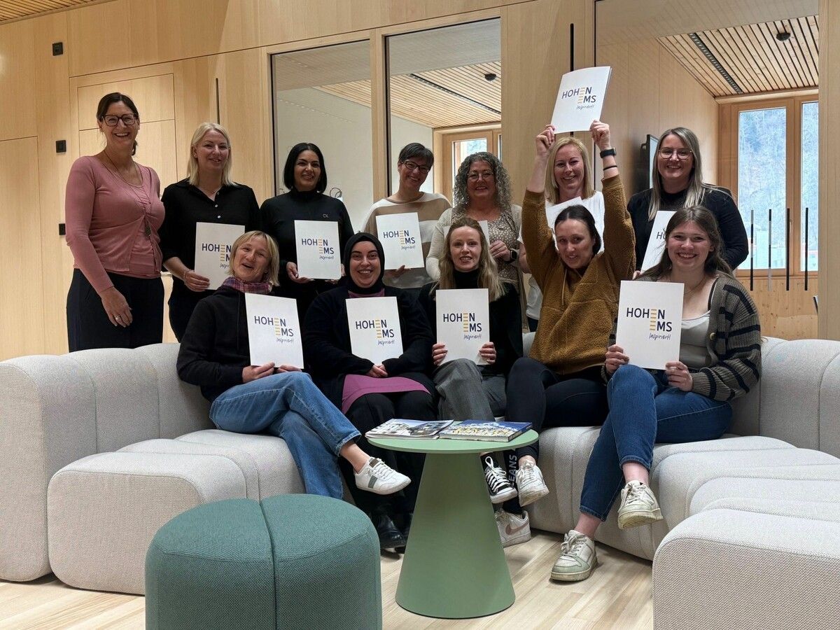 Große Freunde nach der bestandenen Prüfung.⇒Stadt Hohenems