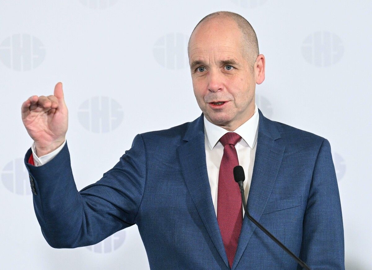 IHS-Chef Holger Bonin plädiert dafür, beim Benzinpreis nicht die Tankstellen, sondern zuerst die Raffinerien in den Fokus zu nehmen. ⇒APA