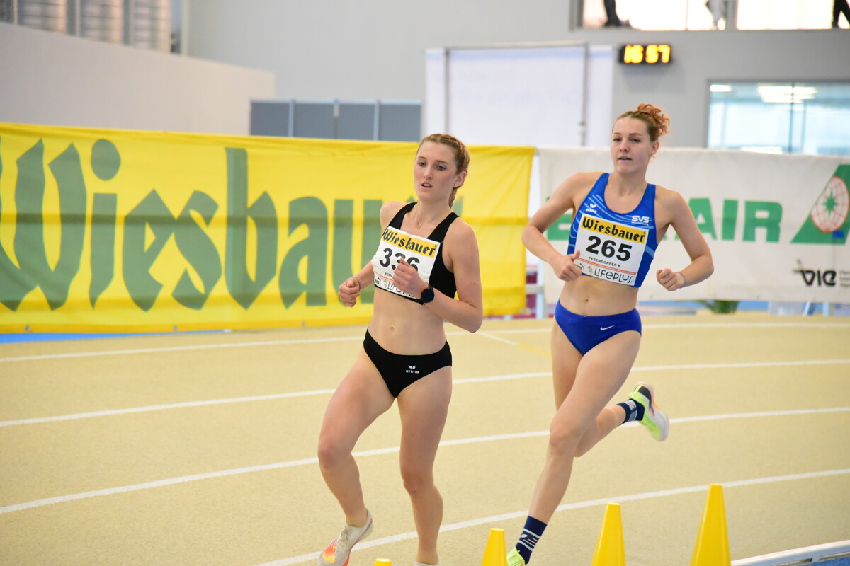 Im Duell um den zweiten Platz bei den Hallenmeisterschaften über 3000 m setzte sich am vergangenen Wochenende Lisa Redlinger (l.) gegen Katharina Pesendorfer durch.⇒@ölv