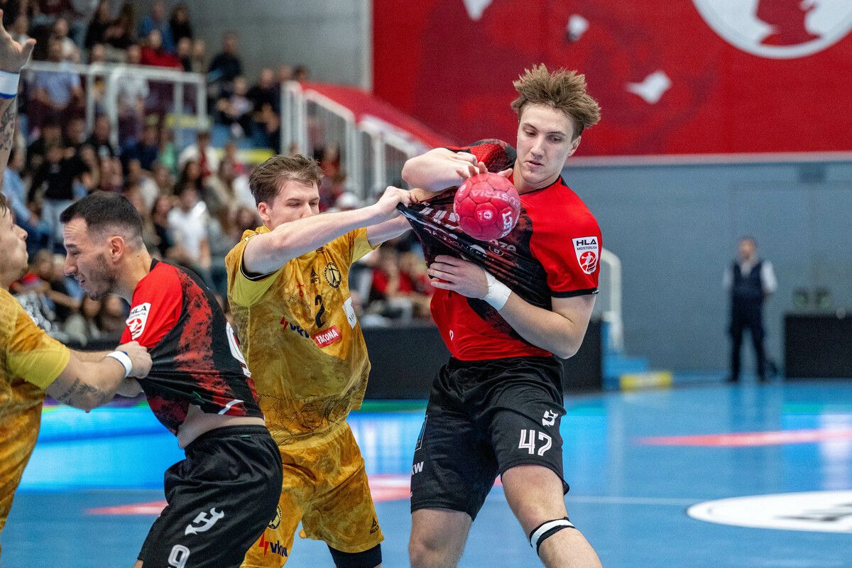 Im ersten Liga-Derby der Saison behielten Lukas Fritsch und der Alpla HC Hard in eigener Halle mit 33:29 Toren die Oberhand.⇒VN/Rhomberg